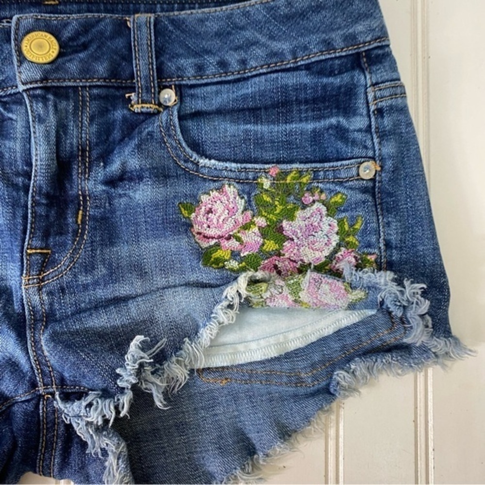 American Eagle Shorts Women's‎ 2 Jean Denim Embroidered Flowers - Picture 5 of 15